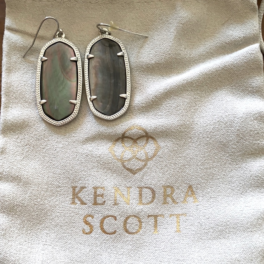 Kendra Scott drop earrings